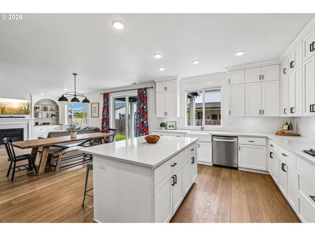 236 Ne 17TH Ave, Canby, OR 97013