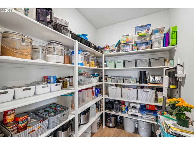 236 Ne 17TH Ave, Canby, OR 97013