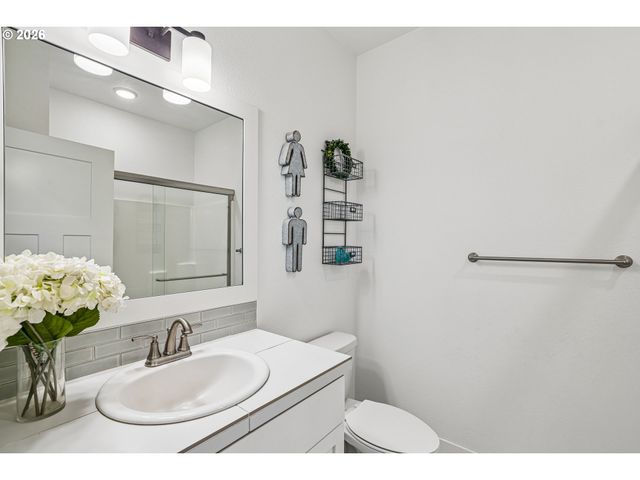236 Ne 17TH Ave, Canby, OR 97013