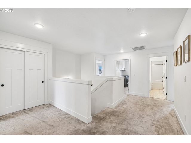236 Ne 17TH Ave, Canby, OR 97013