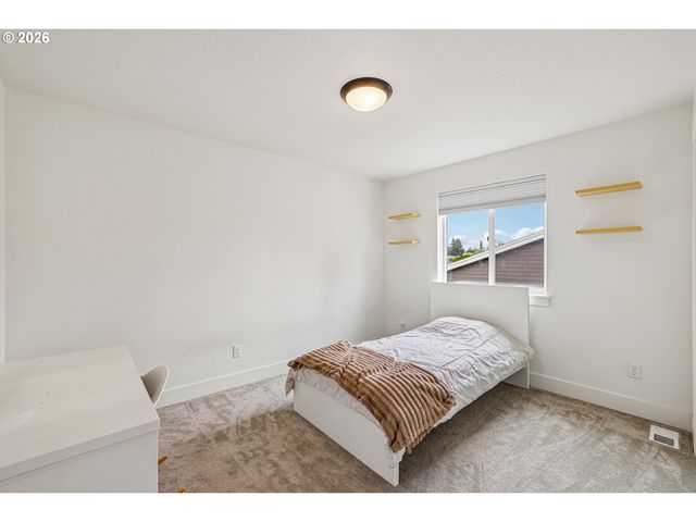 236 Ne 17TH Ave, Canby, OR 97013