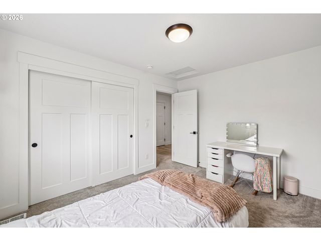 236 Ne 17TH Ave, Canby, OR 97013