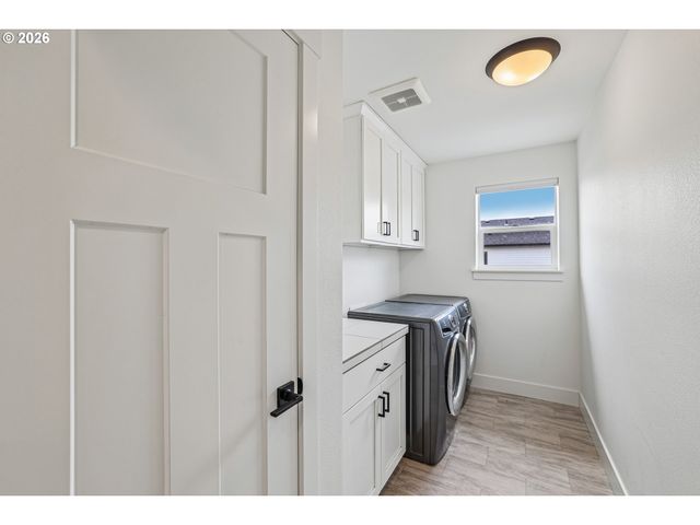 236 Ne 17TH Ave, Canby, OR 97013