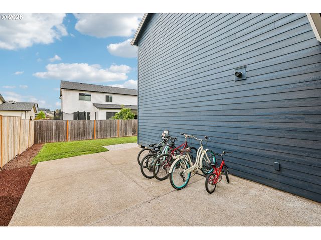 236 Ne 17TH Ave, Canby, OR 97013