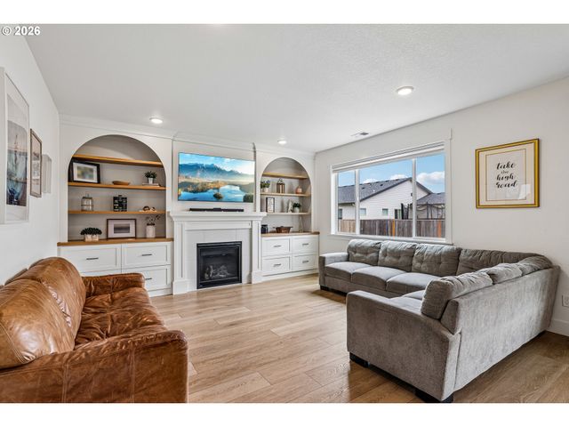 236 Ne 17TH Ave, Canby, OR 97013