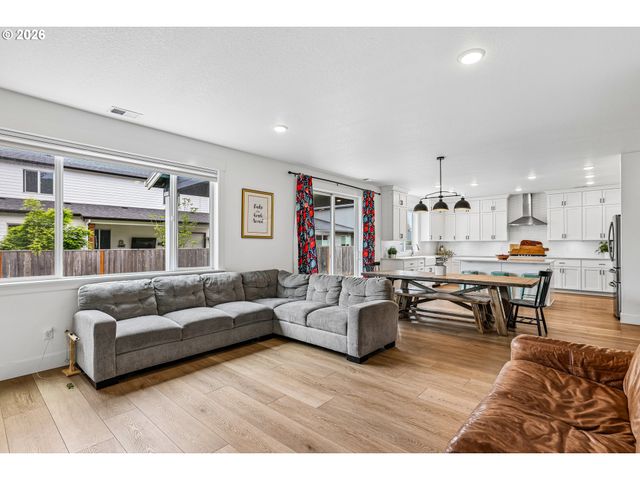 236 Ne 17TH Ave, Canby, OR 97013