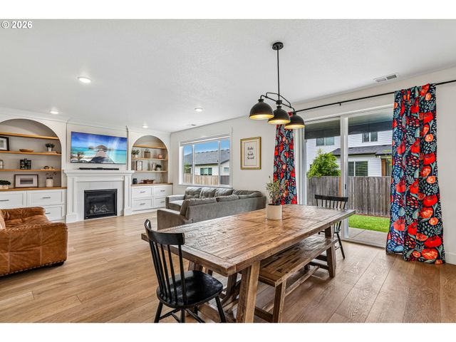 236 Ne 17TH Ave, Canby, OR 97013