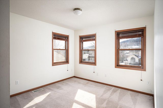 348 Regent Drive, La Crescent, MN 55947