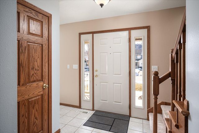 348 Regent Drive, La Crescent, MN 55947