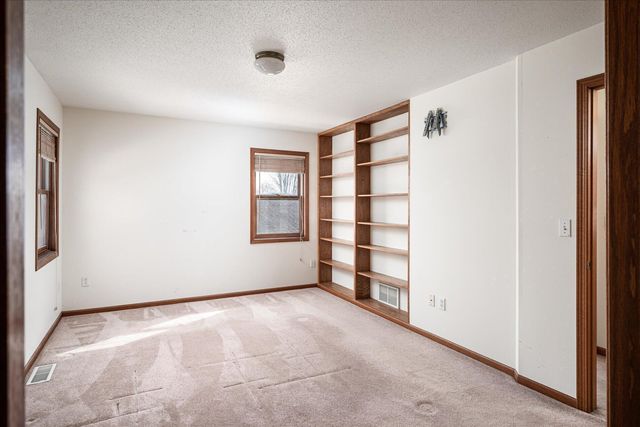 348 Regent Drive, La Crescent, MN 55947