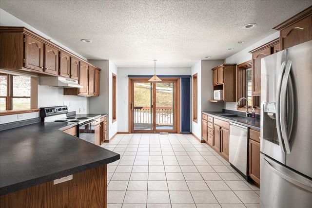 348 Regent Drive, La Crescent, MN 55947