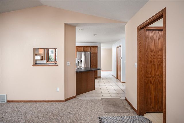 348 Regent Drive, La Crescent, MN 55947