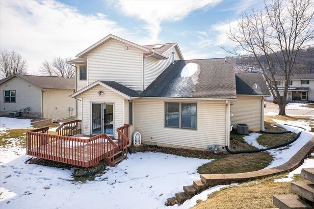 348 Regent Drive, La Crescent, MN 55947