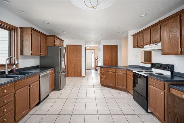 348 Regent Drive, La Crescent, MN 55947