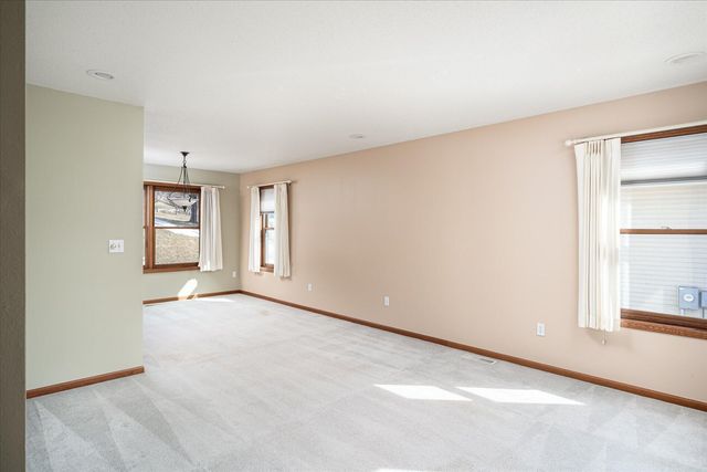 348 Regent Drive, La Crescent, MN 55947