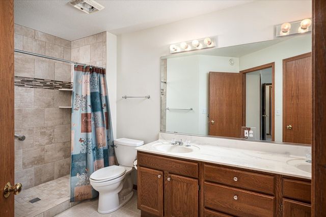 348 Regent Drive, La Crescent, MN 55947