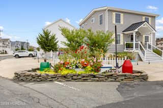 4 Weaver Drive, Manahawkin, NJ 08050