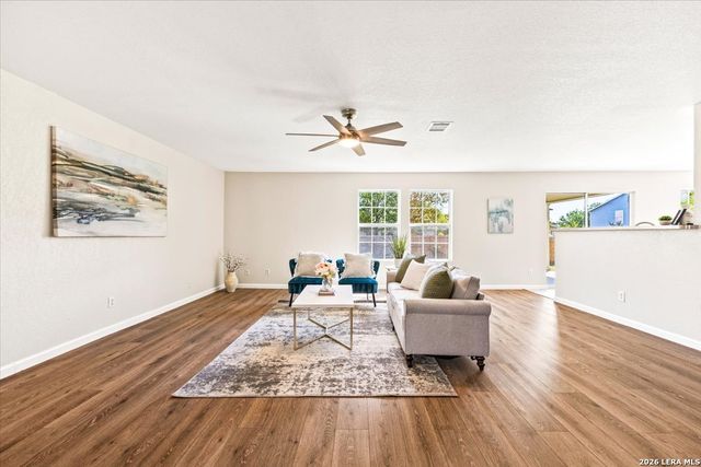 671 Northwest Crossing Dr, New Braunfels, TX 78130