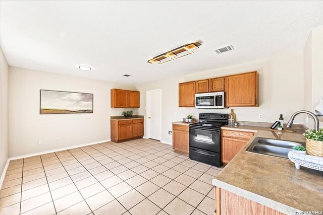 671 Northwest Crossing Dr, New Braunfels, TX 78130