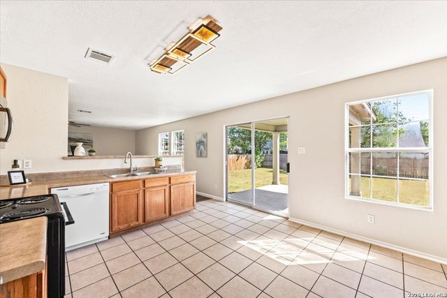 671 Northwest Crossing Dr, New Braunfels, TX 78130
