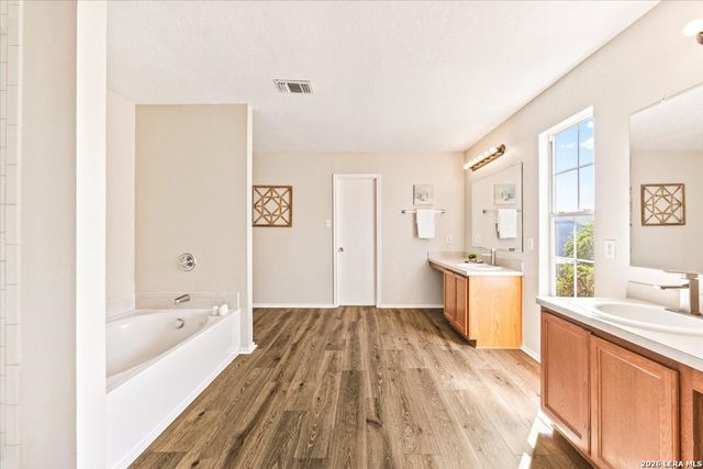 671 Northwest Crossing Dr, New Braunfels, TX 78130
