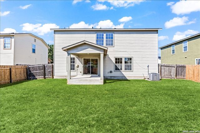 671 Northwest Crossing Dr, New Braunfels, TX 78130