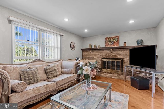 15 ROY LN, Huntingdon Valley, PA 19006