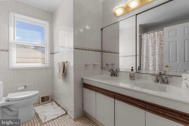 15 ROY LN, Huntingdon Valley, PA 19006