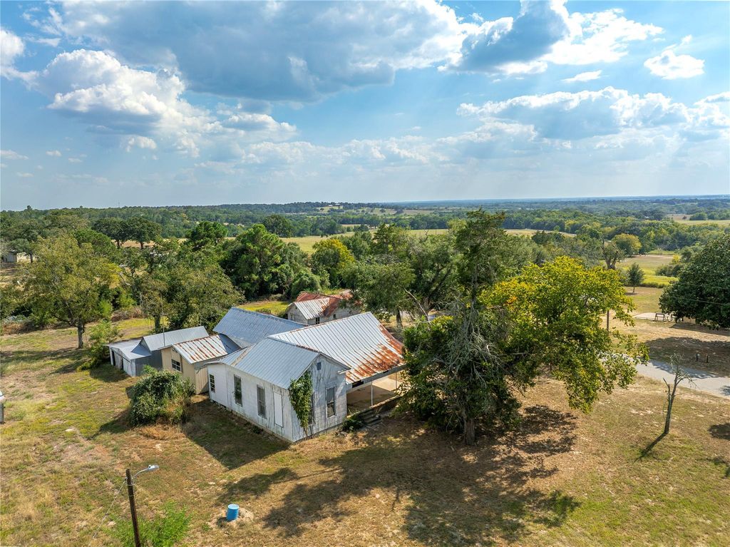 768 Travis Road, Bellville, TX 77418