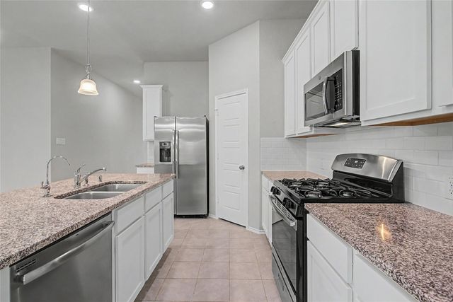 1206 Colt Canyon Drive, Alvin, TX 77511