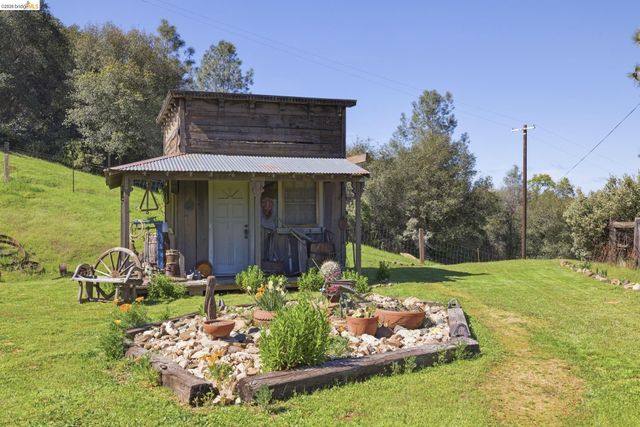 5356 Dogtown Rd, Coulterville, CA 95311