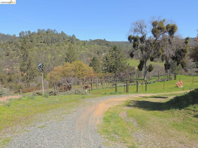 5356 Dogtown Rd, Coulterville, CA 95311