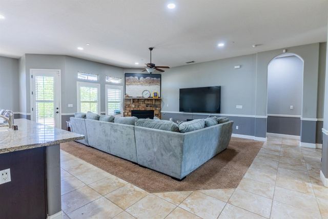 6708 W Alluvial Avenue, Fresno, CA 93722