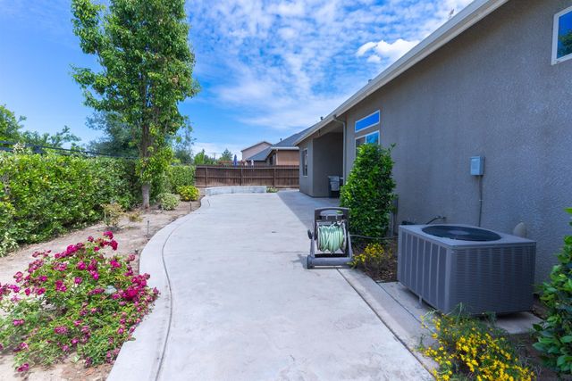 6708 W Alluvial Avenue, Fresno, CA 93722