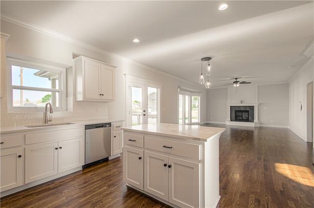 9916 N Manning Avenue, Kansas City, MO 64157