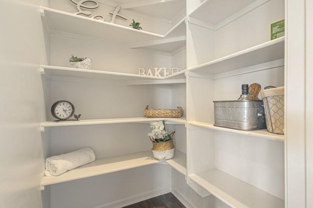 9916 N Manning Avenue, Kansas City, MO 64157