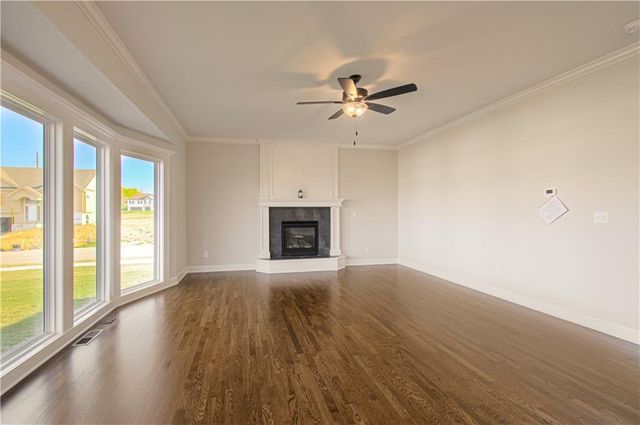 9916 N Manning Avenue, Kansas City, MO 64157