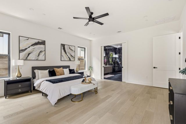 2300 Bluebonnet LN, Austin, TX 78704