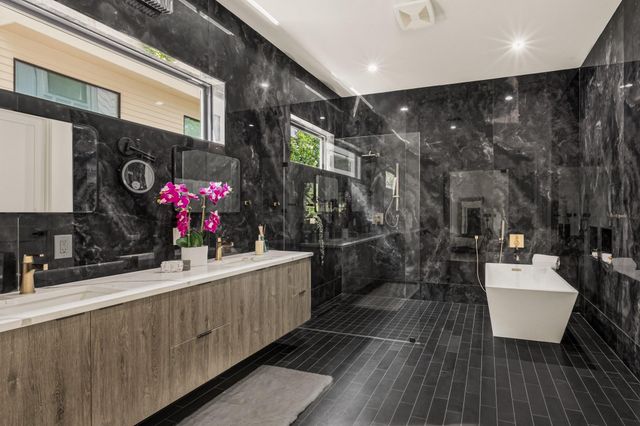 2300 Bluebonnet LN, Austin, TX 78704