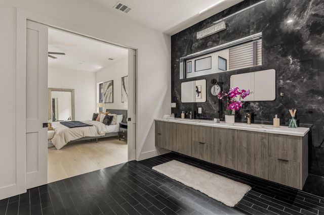 2300 Bluebonnet LN, Austin, TX 78704