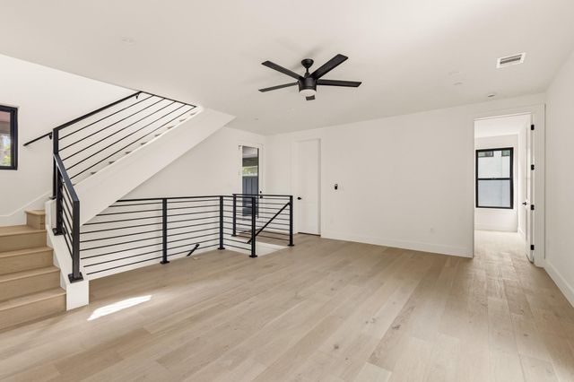 2300 Bluebonnet LN, Austin, TX 78704