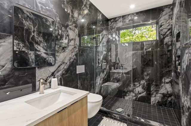 2300 Bluebonnet LN, Austin, TX 78704