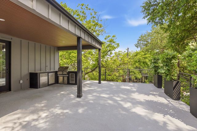 2300 Bluebonnet LN, Austin, TX 78704