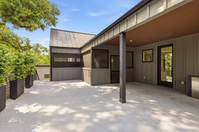 2300 Bluebonnet LN, Austin, TX 78704