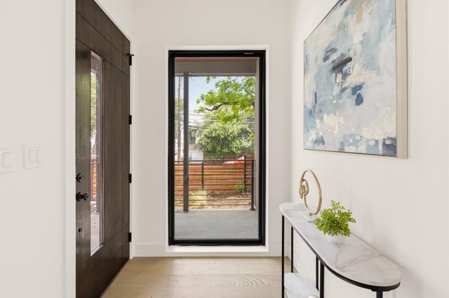 2300 Bluebonnet LN, Austin, TX 78704