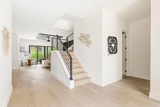 2300 Bluebonnet LN, Austin, TX 78704