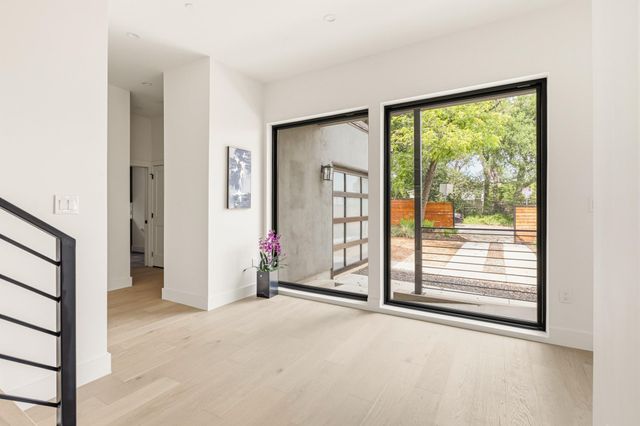 2300 Bluebonnet LN, Austin, TX 78704