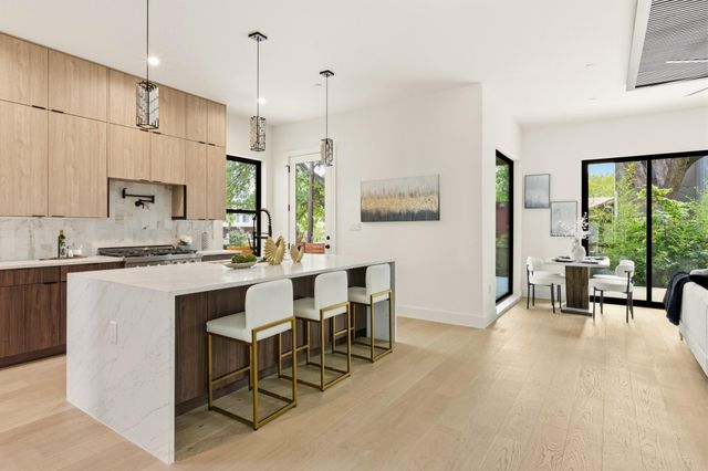 2300 Bluebonnet LN, Austin, TX 78704