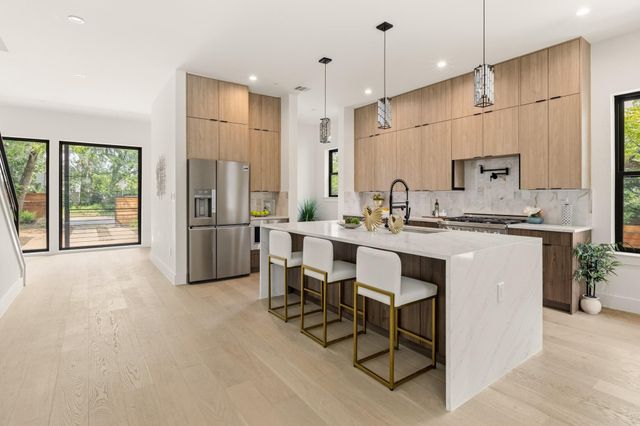 2300 Bluebonnet LN, Austin, TX 78704