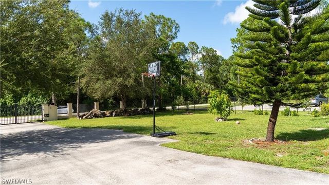 2041 24th AVE NE, Naples, FL 34120